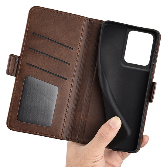 Motorola Edge 50 Pro Hoesje - MobyDefend Luxe Wallet Book Case (Sluiting Zijkant) - Bruin