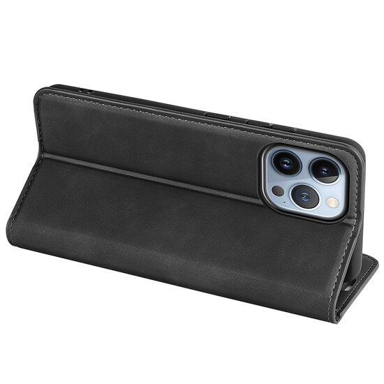 iPhone 14 Pro Max Hoesje - Luxe Wallet Bookcase (Magnetische Sluiting) - Zwart