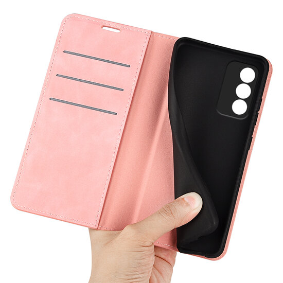 Oppo A80 5G Hoesje - Luxe Wallet Bookcase (Magnetische Sluiting) - Roze