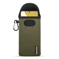 Hoesje voor Samsung Galaxy S22 - MobyDefend Neopreen Pouch Met Karabijnhaak - Insteekhoesje - Riemlus Hoesje - Groen