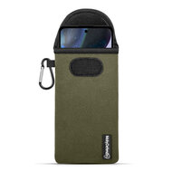 Hoesje voor Motorola Moto G22 - MobyDefend Neopreen Pouch Met Karabijnhaak - Insteekhoesje - Riemlus Hoesje - Groen