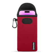 Hoesje voor iPhone 14 Plus / iPhone 14 Pro Max - MobyDefend Neopreen Pouch Met Karabijnhaak - Insteekhoesje - Riemlus Hoesje - Rood