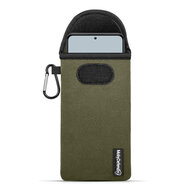 Hoesje voor Xiaomi 12T / 12T Pro - MobyDefend Neopreen Pouch Met Karabijnhaak - Insteekhoesje - Riemlus Hoesje - Groen