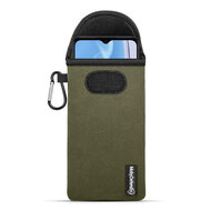 Hoesje voor Motorola Moto E22 / E22i - MobyDefend Neopreen Pouch Met Karabijnhaak - Insteekhoesje - Riemlus Hoesje - Groen