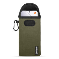 Hoesje voor Xiaomi 14 - MobyDefend Neopreen Pouch Met Karabijnhaak - Insteekhoesje - Riemlus Hoesje - Groen