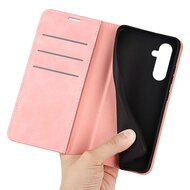 Samsung Galaxy A35 hoesje - Luxe Wallet Bookcase (Magnetische Sluiting) - Roze