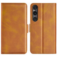 Sony Xperia 1 VI Hoesje - MobyDefend Luxe Wallet Book Case (Sluiting Zijkant) - Lichtbruin