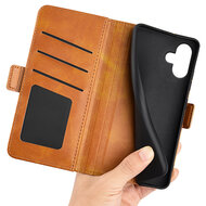 iPhone 16 Plus Hoesje - MobyDefend Luxe Wallet Book Case (Sluiting Zijkant) - Lichtbruin