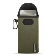 Hoesje voor Samsung Galaxy S24 - MobyDefend Neopreen Pouch Met Karabijnhaak - Insteekhoesje - Riemlus Hoesje - Groen