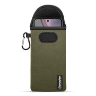 Hoesje voor Motorola Moto G75 - MobyDefend Neopreen Pouch Met Karabijnhaak - Insteekhoesje - Riemlus Hoesje - Groen