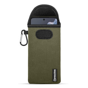 Hoesje voor Motorola Moto G35 - MobyDefend Neopreen Pouch Met Karabijnhaak - Insteekhoesje - Riemlus Hoesje - Groen