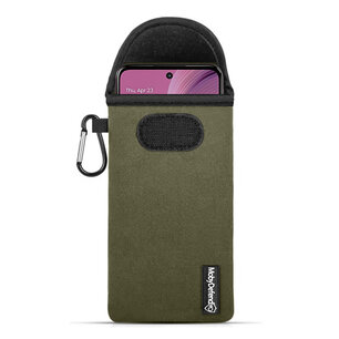 Hoesje voor Motorola Moto G55 - MobyDefend Neopreen Pouch Met Karabijnhaak - Insteekhoesje - Riemlus Hoesje - Groen